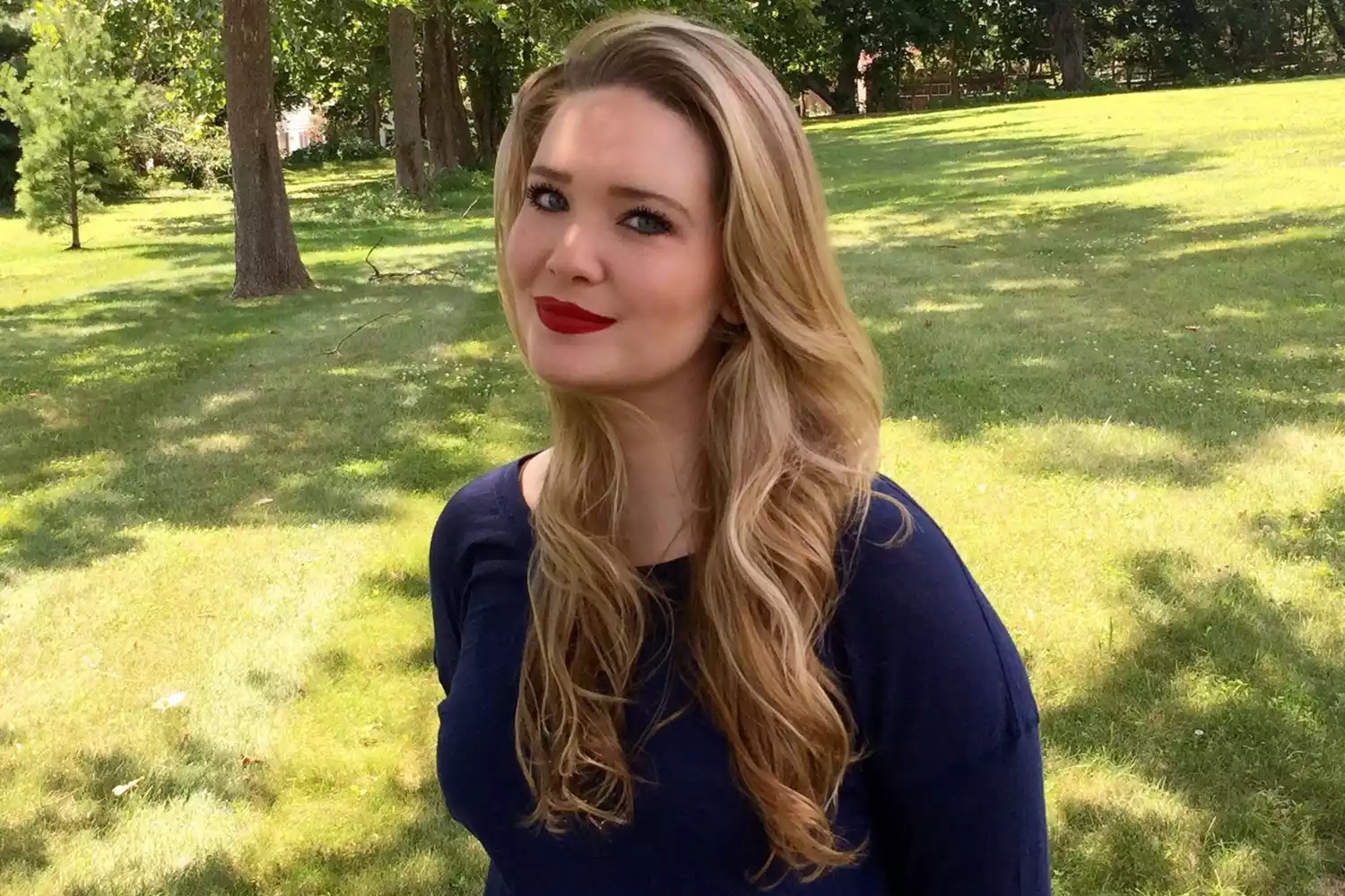 sarah j maas net worth Sarah j Maas was born in the New York City on March 5, 1986. She went on to write her debut novel, Throne of Glass — now international best-selling series Ah yes incase you missed it the first time she was only sixteenulenrubyrumbleicine.Lитр. Originally published on FictionPress, the novel attracted considerable attention from some of her future fans when it was officially released in 2012. Throne of Glass was Maas' breakthrough novel, and its enormous popularity helped her write the sequels that have madeMaas one fo fantasy-yrominent Fantasy author in no time. The Success of Throne of Glass and ACOTAR Released in 2012, the Throne of Glass series followed an assassin named Celaena Sardothien It was a runaway success amongst young adult (YA) readers. The series grew to seven novels which sold millions of copies around the world and in a number of languages. The success of this novel made Maas a worldwide literary phenomenon. The second most famous novel with which she emerged was a Court of Thorns and Roses (ACOTAR) series. It had some fairy tale, romancy and high fantasy elements but it appealed to even escapist (read: adult) audiences! It went on to become a bestseller for Maas